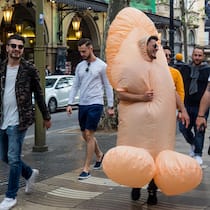 Traumhochzeit kommt von Träumen – nicht von Trauma Polterabend: Oh, lustig, ein kleiner Pimmel. Szene eines Junggesellenabschieds.