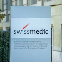 40’000 Franken Busse für illegale Stammzellen-Therapie Sitz der Heilmittelbehörde Swissmedic in Bern; Zürcher Arzt verurteilt 40’000 Franken Busse für illegale «Anti-Aging-Therapie» Ein Zürcher Arzt transplantierte illegal Stammzellen an Patienten aus China. Nun büsst ihn die Heilmittelbehörde Swissmedic.