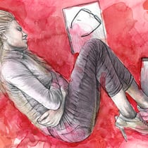 Mit der Regel statt dagegen Illustration einer jungen Frau, die auf dem Boden liegt und sich den Bauch vor Schmerzen hält. Die Umgebung rund um sie herum ist in blutroter Farbe gehalten.