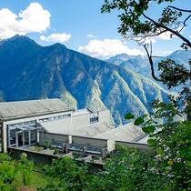 Eine Klinik bettelt bei ihren Patienten Swiss Mountain Clinic im Calancatal