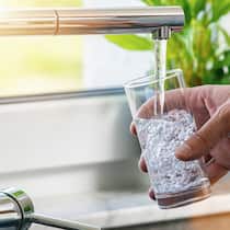 Sorgen ums Trinkwasser Trinkwasser aus dem Wasserhahn