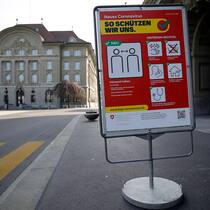 Ist das Coronavirus wirklich so gefährlich? Coronavirus-Warntafel in der Schweiz