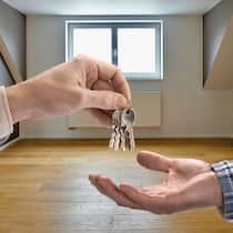 So wird man ein Haus los Hauskauf Schlüsselübergabe