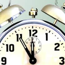 Was, wenn ich nicht pünktlich zahlen kann? Weckeruhr zeigt die Zeit an