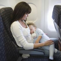 Mit Babys über den Wolken Fliegen mit Baby