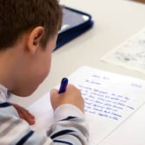 Neue Schrift hilft Buben Neue Schrift hilft Buben