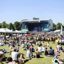 Wie hoch dürfen Vorverkaufsgebühren sein? Blick auf die Hauptbühne des Gurtenfestivals
