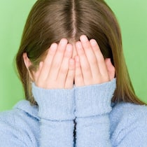 4 Tipps gegen ständige Schuldgefühle Mädchen mit Schuldgefühlen