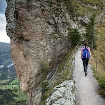 Das Risiko wandert mit Wanderin am Grossen Mythen