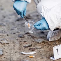 Die Polizei darf jetzt Hautfarbe von Verdächtigen ermitteln DNA-Phänotypisierung: eine Zigarettenkippe am Tatort