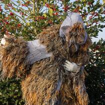 Mit selbst genähten Tarnanzügen gegen Putin Eine Ukrainerin hat einen Tarnanzug selbst genäht.