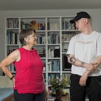 «Gäbemer öis heftig, Alte» Bro trifft auf Bildungsbürgerin: Eva Pieth und Tiktoker Erich Lüthi