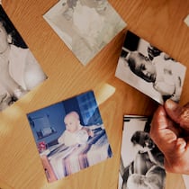 Schweizer Babys in alle Welt exportiert Später verschwanden sie: Pflegekinder, die in der Familie von Zeitzeugin Erica B. aufgenommen worden waren.