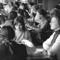 Das grosse Wegschauen im kleinen Land Die Erzieherinnen sassen am Tischende: Lärchenheim, Lutzenberg AR, 1970