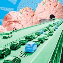 Zu Ostern durch den Gotthard – so fährt es sich entspannter Berge aus Eis und dadurch ein Tunnel mit stehenden Autos. Wie Sie entspannt an Feiertagen Auto fahren.