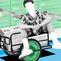 Sommerjobs für Jugendliche – das müssen Sie dazu wissen Ein Jugendlicher sitzt auf einem Stapel Zeitungen - Ein Nebenjob bringt Jugendlichen wertvolle Erfahrungen – und willkommene Einkünfte. Der Beobachter beantwortet die wichtigsten Rechtsfragen