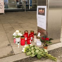 Sein Mörder hätte niemals in diesem Heim sein dürfen Blumen und Kerzen am Tatort - Heimplätze sind rar, oft suchen die zuweisenden Behörden deshalb ausserkantonal ein Heim. Doch es fehlt ein nationales Register – mit manchmal schweren Folgen