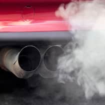 Was Sie über das CO2-Gesetz wissen müssen Stadt Zuerich.Auto abgas in ZH(KEYSTONE/Gaetan Bally)