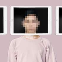 Die missbrauchen Bilder von mir – was tun? Das Bild zeigt eine Frau, deren Gesicht auf einem Tablet verpixelt in verschiedenen Versionen gezeigt wird.