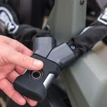 Hightech gegen Velodiebe? Was digitale Schlösser wirklich bringen Bike Railing Finger
41001_YARDO_Fingerprint_7807F_85_Lifestyle_L1050291_SK.tif
Das Fingerprint-Fahrradschloss YARDO von ABUS wurde dieses Jahr mit dem EUROBIKE AWARD ausgezeichnet. Dieser Preis wird an besonders hochwertige und innovative Fahrradpro…