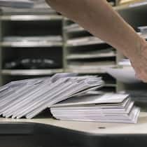 Post verschlampt Schuldbrief – Ehepaar droht grosser Schaden Ein Genfer Ehepaar bangt 13 Tagen um eine wertvolle Sendung.tler)