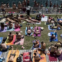 «Die 10-Millionen-Initiative ist nicht durchdacht» Menschen sonnen sich an der Limmat, aufgenommen am Pfingst-Montag, 9. Juni 2014 am Letten in Zuerich. Das hochsommerliche Wetter am Pfingstwochenende hat den Schweizer Freibaedern einen Besucheransturm beschert. Trotz teilweise noch ziemlich kuehler …