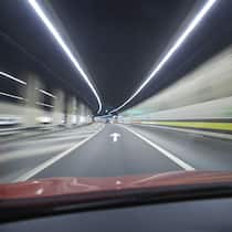 Unfall und Schlägerei auf der A2 – verletzte Beifahrerin traumatisiert Nach einer Schlägerei auf der A2 erhält eine verletzte Beifahrerin weniger Genugtuung, als gefordert. Daran ist auch der Ehemann Schuld.