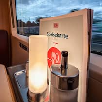 Die Deutsche Bahn verrechnet in Franken einen Drittel mehr D¸sseldorf Hauptbahnhof, Nordrhein-Westfalen, Deutschland, Europa, Deutsche Bahn, DB Bordrestaurant, Speisewagen, Speisekarte, Zugreise, Bahnreise, Fernverkehr, ICE, Intercity, Hauptbahnhof D¸sseldorf, Reisende, Mobilit‰t, Schienenverkehr, ˆffen…