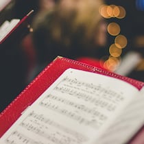 Dank Spenden kann er zum Chorwochenende Chor, Noten, Lied, singen