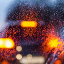 Autofahrer bremst Drängler aus – dann wird es teuer View through windscreen on rainy evening PUBLICATIONxINxGERxSUIxAUTxHUNxONLY TCF06090