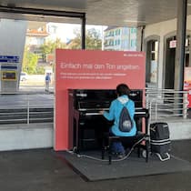 Haben die Solothurner keinen Sinn für Romantik? Piano on Tour, eine Aktion der SBB. Bahnhof Solothurn.