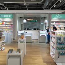 So unterschiedlich teuer ist Paracetamol in der Schweiz Coop Vitality Apotheke fotografiert am 27. November 2018 in Feuerthalen. (KEYSTONE/Gaetan Bally)
SCHWEIZ