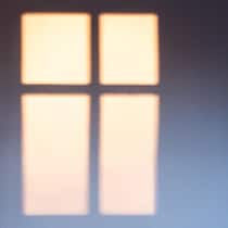 Das Ende einer toxischen Liebe Shade of a window on a white wall with sunset light