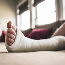 Mutter verliert vor Bundesgericht – Gipsbein reicht nicht für Betreuungsurlaub Original File Name: 1082120944