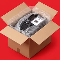 Nach stundenlanger Produktpräsentation ist die Balkontür defekt Dampfreiniger von KG-Swiss vertrieben, verpackt in einer Schachtel.Die Verpackung wurde mit Gemini generiert.