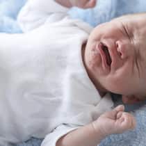 «Hey, ChatGPT, wann wird es besser?» Weinendes Baby, einige Wochen alt.