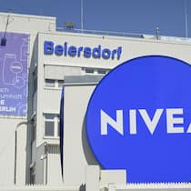 So wehren sich Firmen gegen den Schweiz-Zuschlag Beiersdorf Manufacturing, Franklinstrafle, Charlottenburg, Charlottenburg-Wilmersdorf, Berlin, Deutschland *** Beiersdorf Manufacturing, Franklinstrafle, Charlottenburg, Charlottenburg Wilmersdorf, Berlin, Germany