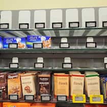 Leere Regale? Leser finden: Konsumenten sind zu verwöhnt Leere Regale bei der Migros wegen Preiskampf mit Lindt