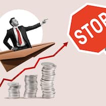 Krankenkassen verrechnen horrende Mahngebühren Successful career takeoff. Profitable investment, business concept. Art collage.
2444646359