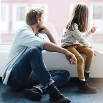 Vater wollte lieber verarmen, als der Tochter Unterhalt zu zahlen Bochum, NRW, Deutschland, Homeoffice, Office, Büro, Arbeit, Kinderbetreeung, m45, w5