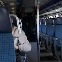 Eine Pendlerin fordert SBB-Ruheabteile in der 2. Klasse Impression aus der Schweiz waehrend des Notstands/Lockdown aufgrund der Coronavirus (Covid-19) Pandemie. Ein einsamer Passagier in einem 2. Klasse Zugabteil der SBB. (KEYSTONE/Mischa Christen)
SCHWEIZ CORONAVIRUS LUZERN