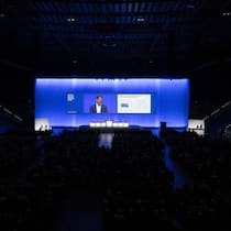 Wir entlarven die fünf faulen Ausreden von Novartis, UBS und Co. CEO of Novartis, Vas Narasimhan speaks during the general assembly of Swiss Pharma group Novartis, at the St. Jakobshalle in Basel, Switzerland, this Friday, March 7, 2025. (KEYSTONE/Urs Flueeler).
SCHWEIZ NOVARTIS GENERALVERSAMMLUNG