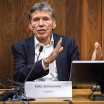 Der stille Lobbyist Felix Schneuwly, Krankenkassenexperte bei Comparis, spricht an einer Medienkonferenz zur Praesentation der Resultate der KOF-Prognose der Gesundheitsausgaben, am Dienstag, 19. November 2024 in Zuerich. (KEYSTONE/Michael Buholzer)
SCHWEIZ KOF PROGONOS…