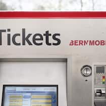 Dank Spende wird ein junger Mann besser integriert Berner Ticketautomat - Ein junger Erwachsener nimmt regelmässig an einem Integrationsprojekt teil. Weil die Sozialhilfe die Fahrtkosten nicht übernimmt, springt die Stiftung ein