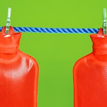 Das müssen Sie über gefährliche Weichmacher wissen Two bright red hot water bottles are seen hanging from a blue line in this arranged studio photograph in Norwich, Norfolk, U.K., in May, 1997. Modern day conventional hot water bottles were invented in 1903 and are manufactured in natural rubber or P…