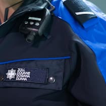 Teures Vergnügen: Berner kassiert wegen Potenzmitteln eine fette Busse Pressebilder vom Bundesamt für Zoll und Grenzsicherheit BAZG. Quelle: https://share.dma.swiss/s/GbLc9NcF83rR3Ky?dir=/
Schweizer Zoll, Zollkontrolle, Grenzschutz, Schmuggel, Schmuggelware