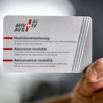 Junge bringen die IV in Not Ein Ausweis der Invalidenversicherung (IV); IV ist hoch defizitär. Der Hauptgrund: psychisch kranke Jugendliche. Der Beobachter zeigt mögliche Lösungen.