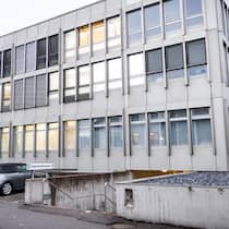 Betagter Erbverwalter soll fünf Jahre hinter Gitter Das Kreisgericht See-Gaster - Der Toggenburger Anwalt Markus Roos hat Erben um viel Geld gebracht, darunter auch gemeinnützige Organisationen wie Médecins sans Frontières. Jetzt soll er hinter Gitter und darf keine Vermögen mehr verwalten