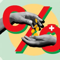 Was tun, wenn ich die Steuern nicht zahlen kann? Zwei Hände ragen durch ein Prozent-Zeichen, wobei die eine Hand sinnbildlich für den Fiskus steht und die andere für den Steuerzahler. Diese Möglichkeiten haben steuerpflichtige Personen in der Schweiz, wenn sie zu wenig Geld haben, um die Steuern zu zahlen.