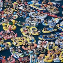 Balkongrill, Gummiboot, nackte Brüste – und was das Gesetz dazu sagt Gummiboote auf dem Vierwaldstättersee bei Sisikon an der Red Bull Diving Series 2018.